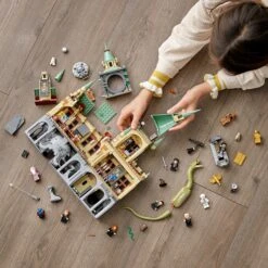 Warner Bros Hogwarts Chamber Of Secrets LEGO -Warner Bros 76389 lifestyle build crop