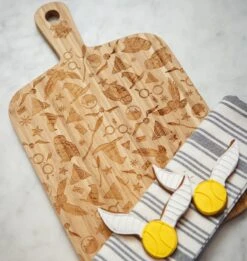 Warner Bros Hogwarts Serving Platter -Warner Bros HI Lifestyle Board1