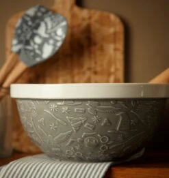 Warner Bros Hogwarts Mixing Bowl -Warner Bros HI Lifestyle Bowl1
