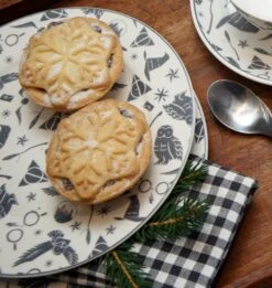 Warner Bros Hogwarts Dessert Plates Set 6 Warner Bros Hogwarts Dessert Plates Set -Warner Bros HI Lifestyle Plates1