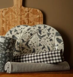 Warner Bros Hogwarts Dessert Plates Set 7 Warner Bros Hogwarts Dessert Plates Set -Warner Bros HI Lifestyle Plates2