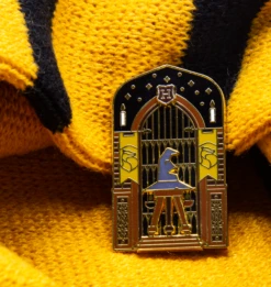 Warner Bros Hufflepuff In The Great Hall Enamel Pin -Warner Bros Hufflepuff HousePin2