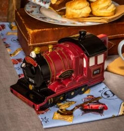 Warner Bros Hogwarts Express Teapot -Warner Bros Platform934 product HETeapot