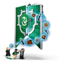Warner Bros Slytherin House Banner LEGO -Warner Bros Slyth House Banner LEGO4