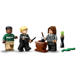 Warner Bros Slytherin House Banner LEGO -Warner Bros Slyth House Banner LEGO5