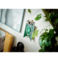 Warner Bros Slytherin House Banner LEGO -Warner Bros Slyth House Banner LEGO7