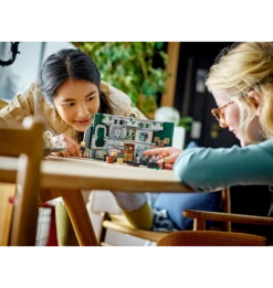 Warner Bros Slytherin House Banner LEGO -Warner Bros Slyth House Banner LEGO8