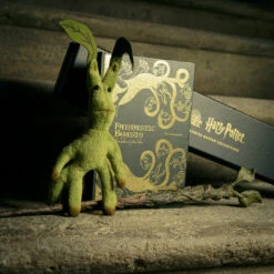 Warner Bros Bowtruckle Wand 7 Warner Bros Bowtruckle Wand -Warner Bros WBST HPNY 14.09.20 hires 1x1 2319 c4111af8 114e 4b5c 952e 0e329a72b5fb