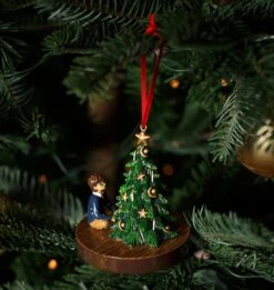 Warner Bros Harry Potter Christmas Ornament 6 Warner Bros Harry Potter Christmas Ornament -Warner Bros XMAS23 Lifestyle HarryDecoration1