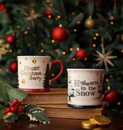 Warner Bros Harry Potter Christmas Mug -Warner Bros XMAS23 Lifestyle Mugs 7c1efe51 8330 43f1 acf1 c174a3cc6bab