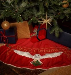 Warner Bros Hedwig Christmas Tree Skirt 8 Warner Bros Hedwig Christmas Tree Skirt -Warner Bros XMAS23 Lifestyle treeskirt